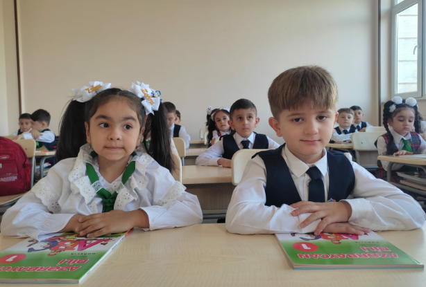 Naxçıvanda yeni tədris ilində 4483 şagird birinci sinfə başlayıb<font color=red> - FOTOLAR</font>