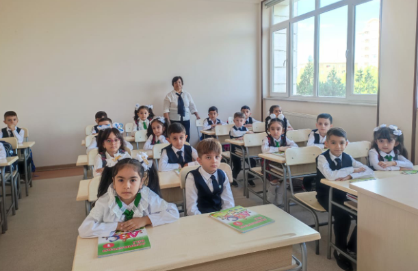 Naxçıvanda yeni tədris ilində 4483 şagird birinci sinfə başlayıb<font color=red> - FOTOLAR</font>