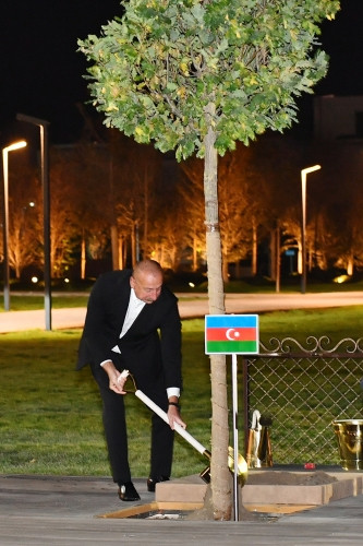 Şanxay Əməkdaşlıq Təşkilatına üzv ölkələrin Sammitində iştirak edən dövlət başçıları ağac əkiblər<font color=red> - FOTOLAR</font>