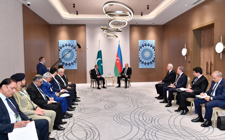 Azərbaycan Prezidenti İlham Əliyevin Səmərqənddə Pakistanın Baş naziri Şahbaz Şərif ilə görüşü olub<font color='red'> - YENİLƏNİB</font><font color=red> - FOTOLAR</font>
