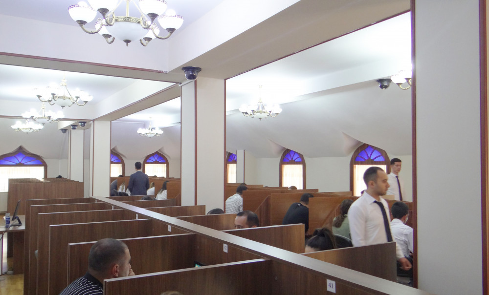 Dövlət orqanlarında inzibati vəzifələrin tutulması üçün  test imtahanları başlayıb<font color=red> - FOTOLAR</font>