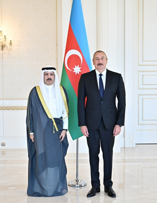 Prezident İlham Əliyev Küveytin Azərbaycanda yeni təyin olunan səfirinin etimadnaməsini qəbul edib<font color='red'> - YENİLƏNİB</font><font color=red> - FOTOLAR</font>