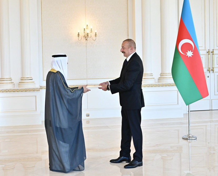 Prezident İlham Əliyev Küveytin Azərbaycanda yeni təyin olunan səfirinin etimadnaməsini qəbul edib<font color='red'> - YENİLƏNİB</font><font color=red> - FOTOLAR</font>