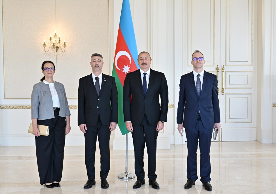 Prezident İlham Əliyev Macarıstanın Azərbaycanda yeni təyin olunan səfirinin etimadnaməsini qəbul edib <font color='red'> - YENİLƏNİB</font><font color=red> - FOTOLAR</font>