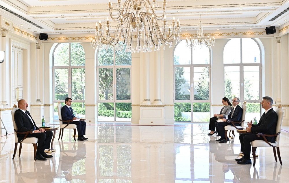 Prezident İlham Əliyev Macarıstanın Azərbaycanda yeni təyin olunan səfirinin etimadnaməsini qəbul edib <font color='red'> - YENİLƏNİB</font><font color=red> - FOTOLAR</font>