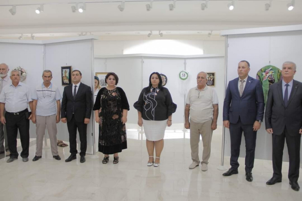 “Yaradıcı müəllimin ömrü” adlı hesabat sərgisi keçirilib<font color=red> - FOTOLAR</font>