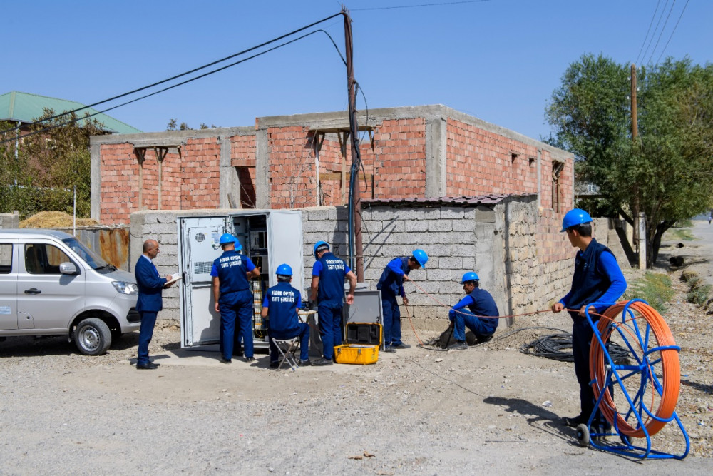 Əliabad qəsəbəsi və Babək məhəlləsində yeni avtomat telefon stansiyaları quraşdırılır<font color=red> - FOTOLAR</font>