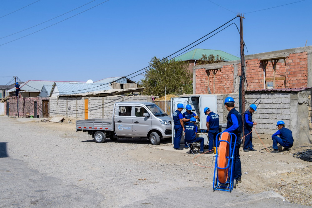 Əliabad qəsəbəsi və Babək məhəlləsində yeni avtomat telefon stansiyaları quraşdırılır<font color=red> - FOTOLAR</font>