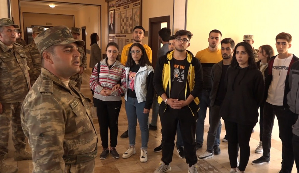 Tələbələr Vətən müharibəsi qaziləri və hərbi pilotlarla görüşüblər<font color=red> - FOTOLAR</font>