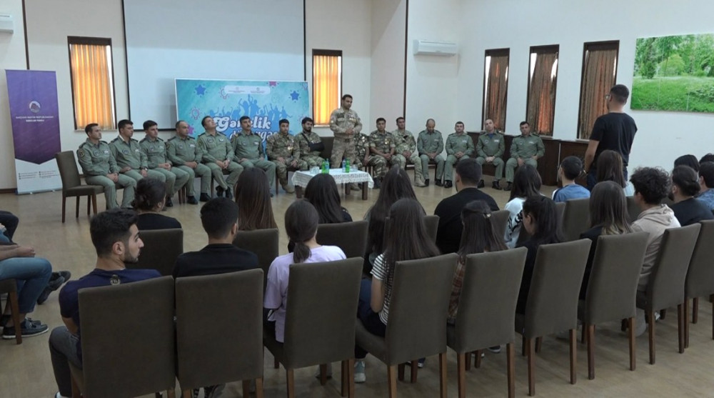 Tələbələr Vətən müharibəsi qaziləri və hərbi pilotlarla görüşüblər<font color=red> - FOTOLAR</font>