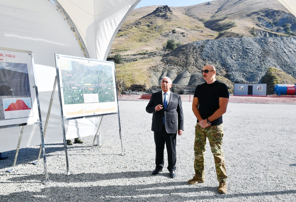 Prezident İlham Əliyev Kəlbəcər-Laçın avtomobil yolunda yeni inşa edilən tunellə tanış olub<font color=red> - FOTOLAR</font>