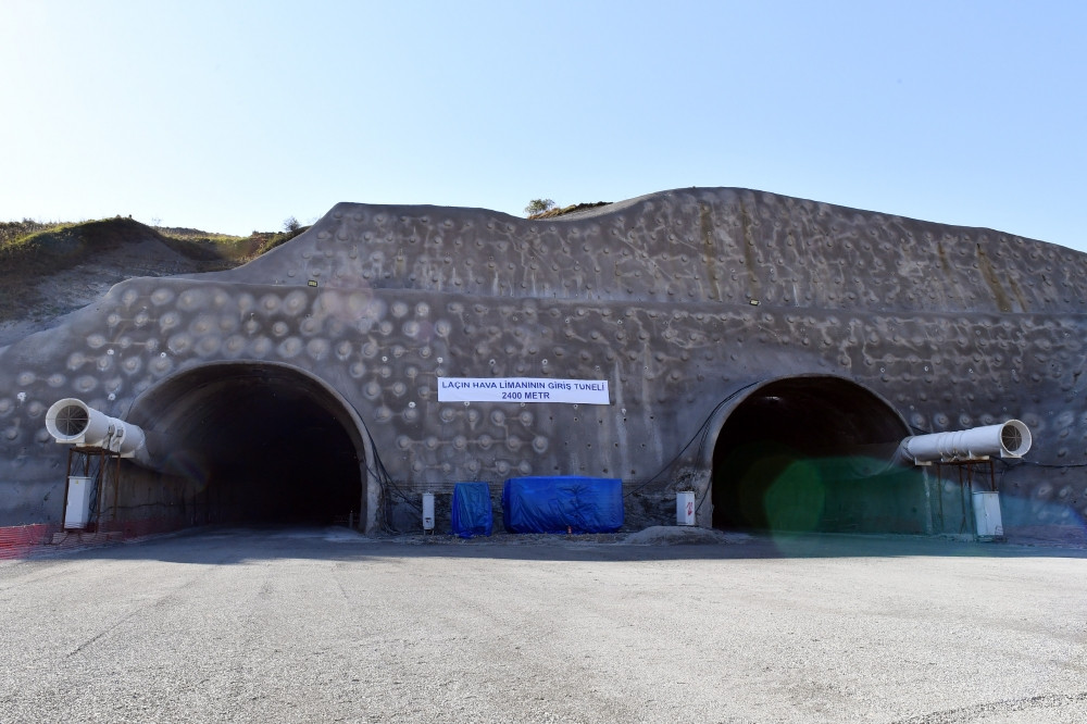 Prezident İlham Əliyev Kəlbəcər-Laçın avtomobil yolunda yeni inşa edilən tunellə tanış olub<font color=red> - FOTOLAR</font>