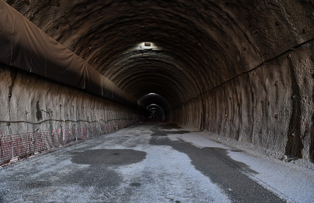 Prezident İlham Əliyev Kəlbəcər-Laçın avtomobil yolunda yeni inşa edilən tunellə tanış olub<font color=red> - FOTOLAR</font>