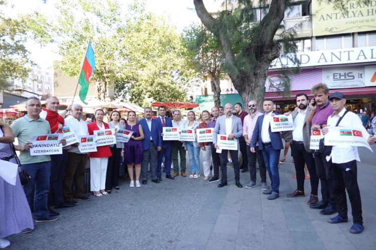 Antalyada Azərbaycan Ordusuna dəstək və erməni təxribatlarına etiraz məqsədilə tədbir keçirilib<font color=red> - FOTOLAR</font>