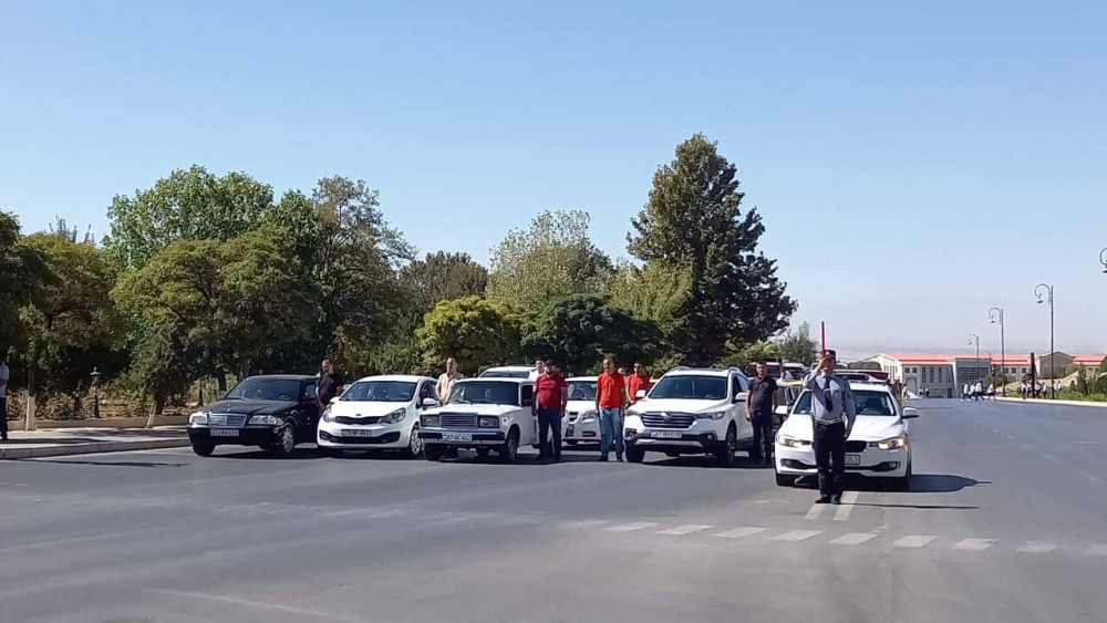 Naxçıvanda Vətən müharibəsi şəhidlərinin əziz xatirəsi bir dəqiqəlik sükutla anıldı<font color=red> - FOTOLAR</font>