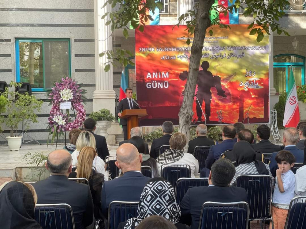 İranda Vətən müharibəsi şəhidlərinin xatirəsi anılıb<font color=red> - FOTOLAR</font>