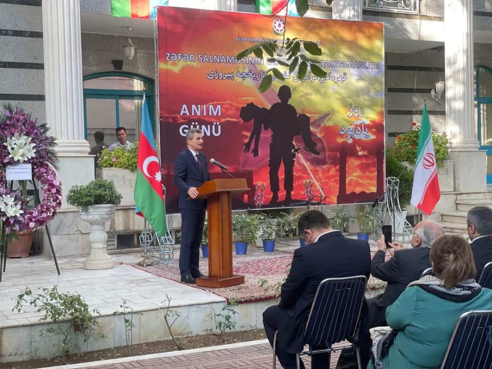 İranda Vətən müharibəsi şəhidlərinin xatirəsi anılıb<font color=red> - FOTOLAR</font>