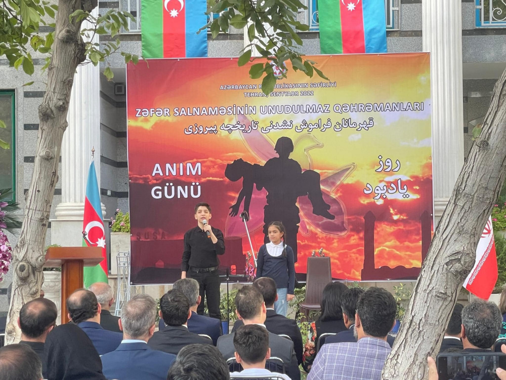 İranda Vətən müharibəsi şəhidlərinin xatirəsi anılıb<font color=red> - FOTOLAR</font>