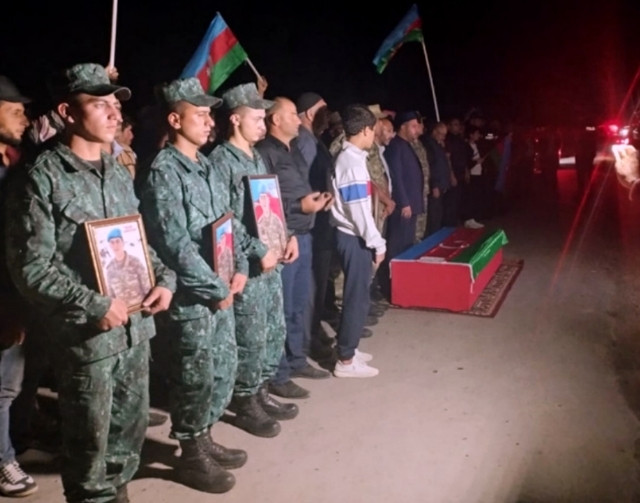 On dörd gündən sonra nəşi tapılan şəhid Elvin Abdullayev Neftçalada torpağa tapşırılıb<font color=red> - FOTOLAR</font>
