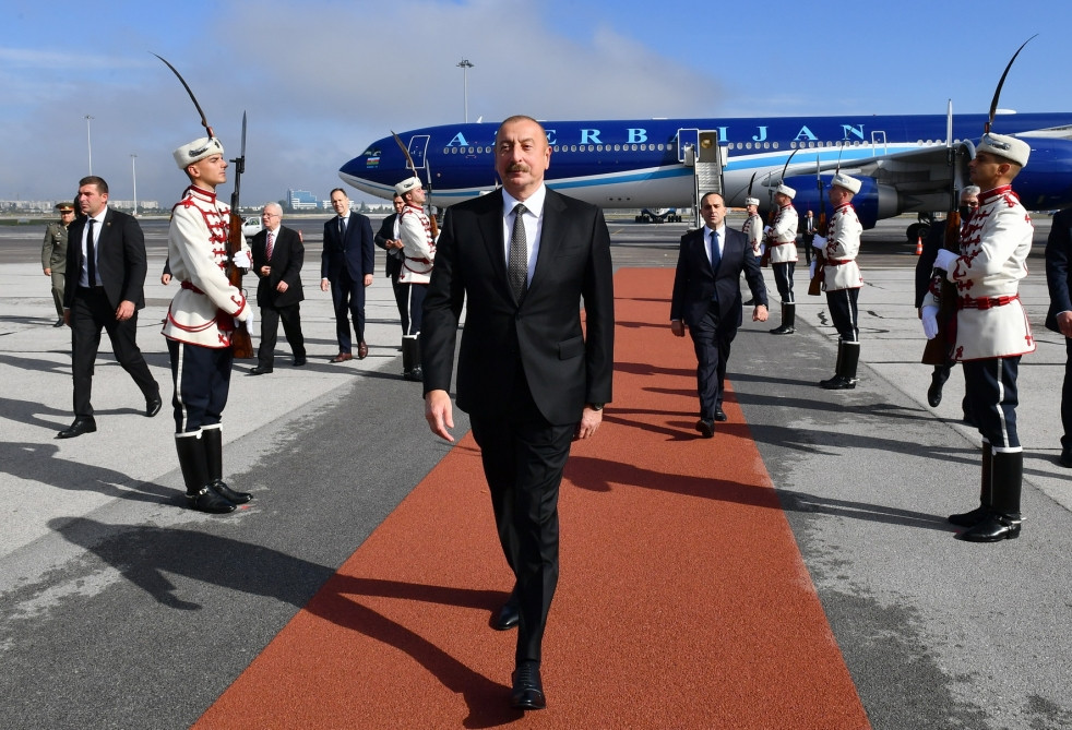 Azərbaycan Prezidenti İlham Əliyev Bolqarıstana rəsmi səfərə gedib<font color=red> - FOTOLAR</font>