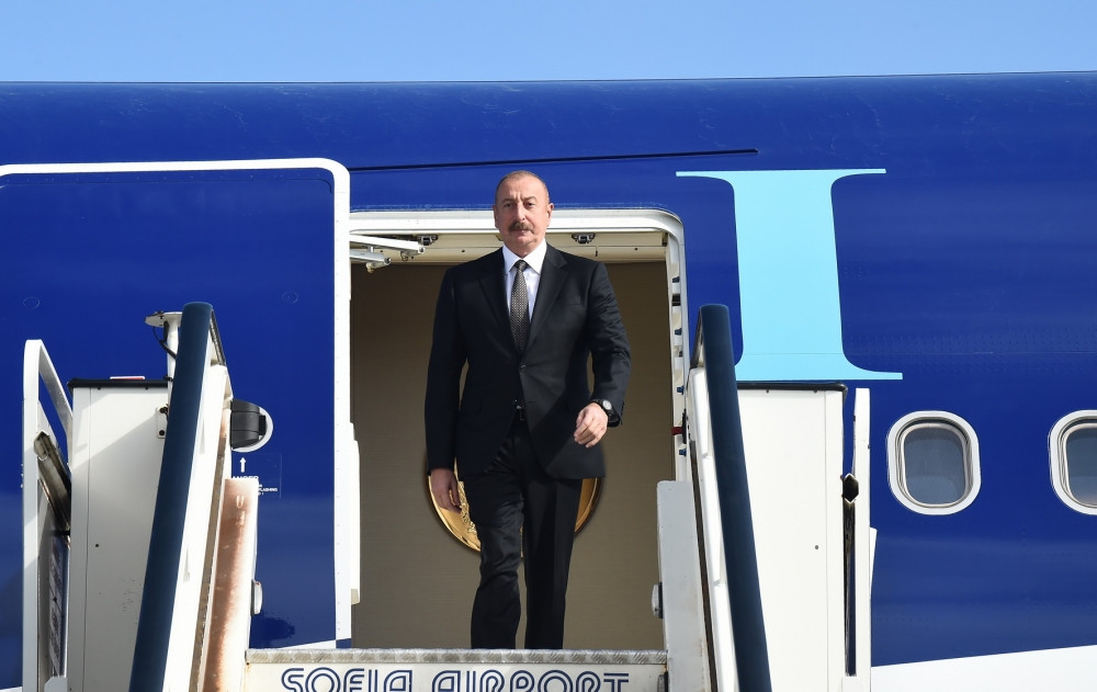 Azərbaycan Prezidenti İlham Əliyev Bolqarıstana rəsmi səfərə gedib<font color=red> - FOTOLAR</font>