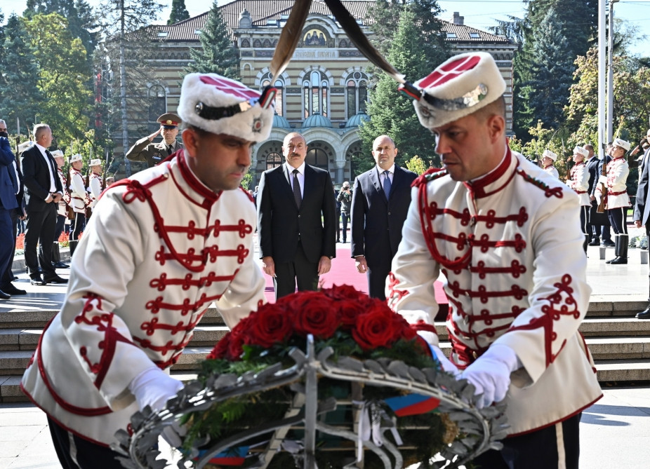 Azərbaycan Prezidenti Sofiyada naməlum əsgərin məzarını ziyarət edib<font color=red> - FOTOLAR</font>