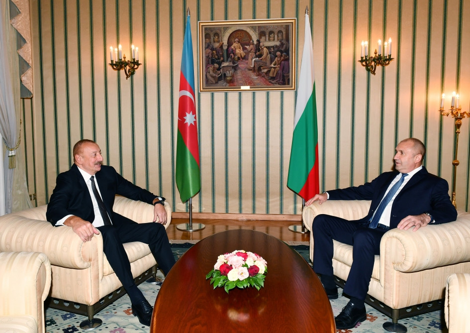 Azərbaycan Prezidenti İlham Əliyevin Bolqarıstan Prezidenti Rumen Radevlə təkbətək görüşü olub<font color=red> - FOTOLAR</font>