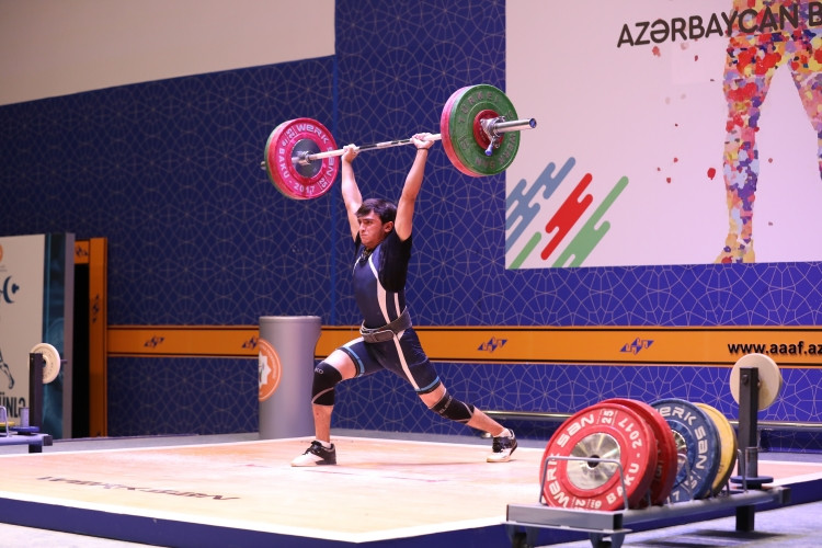 Ağır atletika üzrə Azərbaycan birinciliyində ilk yarış günü yekunlaşıb<font color=red> - FOTOLAR</font>