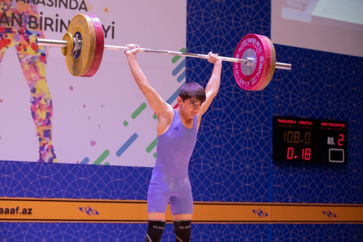 Ağır atletika üzrə Azərbaycan birinciliyində ilk yarış günü yekunlaşıb<font color=red> - FOTOLAR</font>