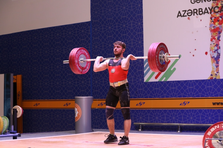 Ağır atletika üzrə Azərbaycan birinciliyində ilk yarış günü yekunlaşıb<font color=red> - FOTOLAR</font>