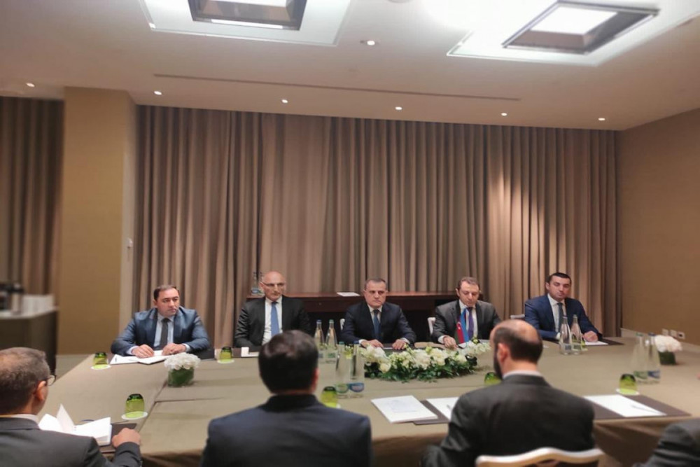 Azərbaycan və Ermənistan xarici işlər nazirləri arasında görüş başlayıb<font color='red'> - YENİLƏNİB</font><font color=red> - FOTOLAR</font>