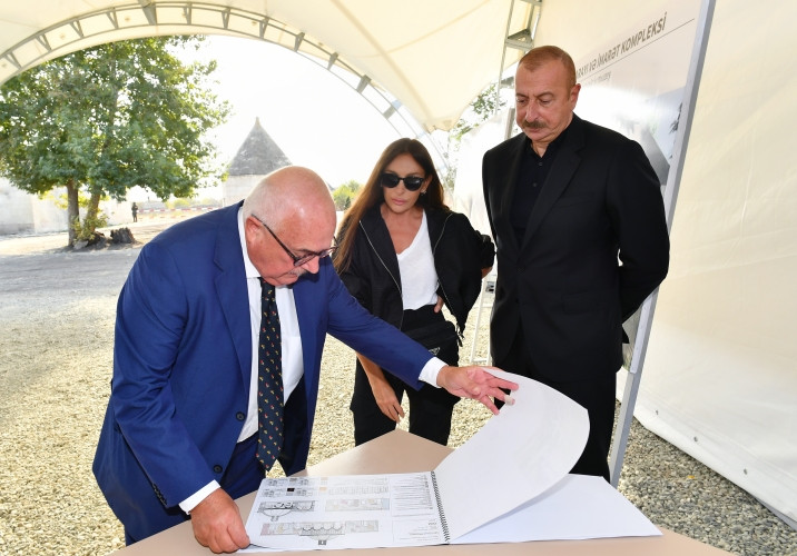 Prezidenti İlham Əliyev və birinci xanım Mehriban Əliyeva Ağdamda Pənahəli xanın sarayı və İmarət kompleksində görüləcək işlərlə tanış olub, Xurşidbanu Natəvanın qəbirüstü abidəsinin açılışını ediblər<font color='red'> - YENİLƏNİB</font><font color=red> - FOTOLAR</font>
