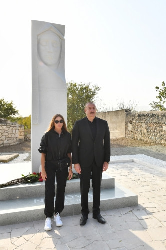 Prezidenti İlham Əliyev və birinci xanım Mehriban Əliyeva Ağdamda Pənahəli xanın sarayı və İmarət kompleksində görüləcək işlərlə tanış olub, Xurşidbanu Natəvanın qəbirüstü abidəsinin açılışını ediblər<font color='red'> - YENİLƏNİB</font><font color=red> - FOTOLAR</font>
