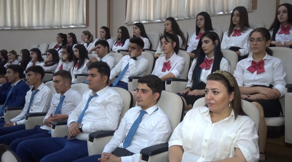 Naxçıvanda ali və orta ixtisas təhsili müəssisələrində Beynəlxalq Müəllimlər Günü qeyd edilib<font color=red> - FOTOLAR</font>