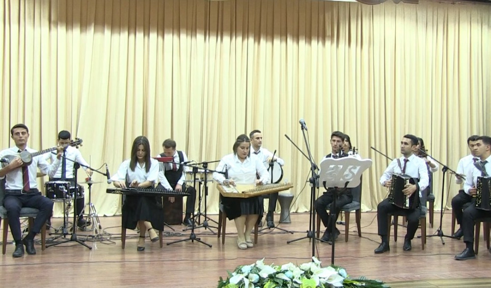 Naxçıvanda ali və orta ixtisas təhsili müəssisələrində Beynəlxalq Müəllimlər Günü qeyd edilib<font color=red> - FOTOLAR</font>