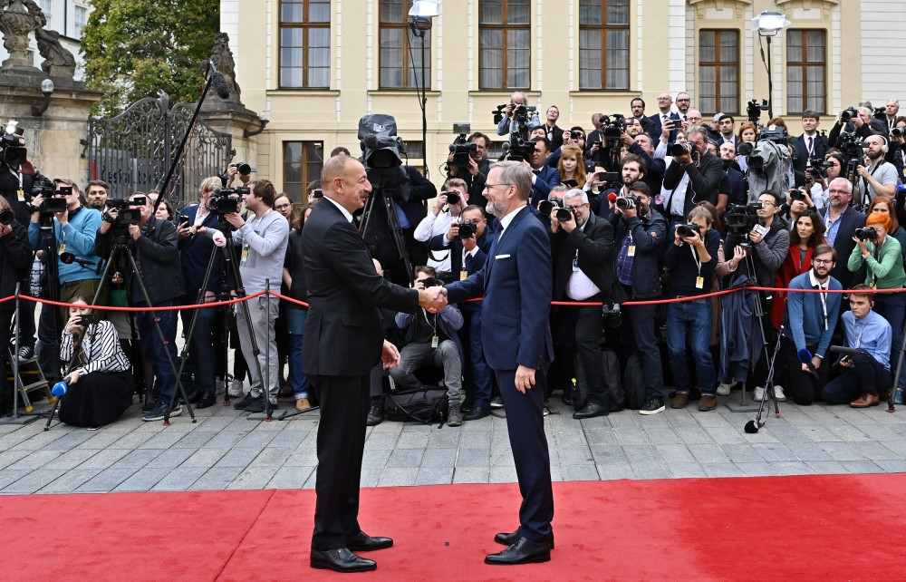 Praqada “Avropa siyasi birliyi” Zirvə Toplantısının açılış plenar iclası keçirilib Azərbaycan Prezidenti İlham Əliyev iclasda iştirak edib<font color='red'> - YENİLƏNİB</font><font color=red> - FOTOLAR</font>