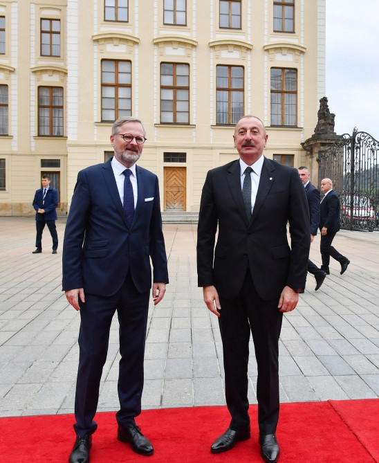 Praqada “Avropa siyasi birliyi” Zirvə Toplantısının açılış plenar iclası keçirilib Azərbaycan Prezidenti İlham Əliyev iclasda iştirak edib<font color='red'> - YENİLƏNİB</font><font color=red> - FOTOLAR</font>