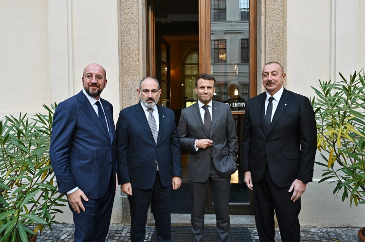 Praqada Prezident İlham Əliyevin Fransa Prezidenti, Avropa İttifaqı Şurasının Prezidenti və Ermənistanın Baş naziri ilə görüşü keçirilib<font color='red'> - YENİLƏNİB</font><font color=red> - FOTOLAR</font>