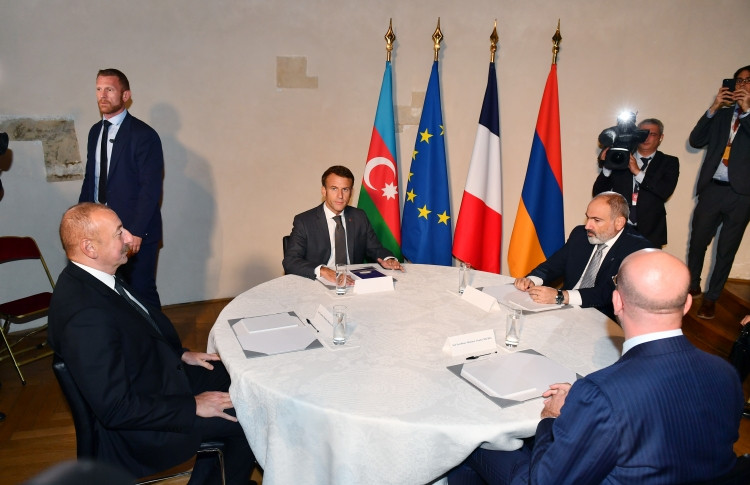 Praqada Prezident İlham Əliyevin Fransa Prezidenti, Avropa İttifaqı Şurasının Prezidenti və Ermənistanın Baş naziri ilə görüşü keçirilib<font color='red'> - YENİLƏNİB</font><font color=red> - FOTOLAR</font>