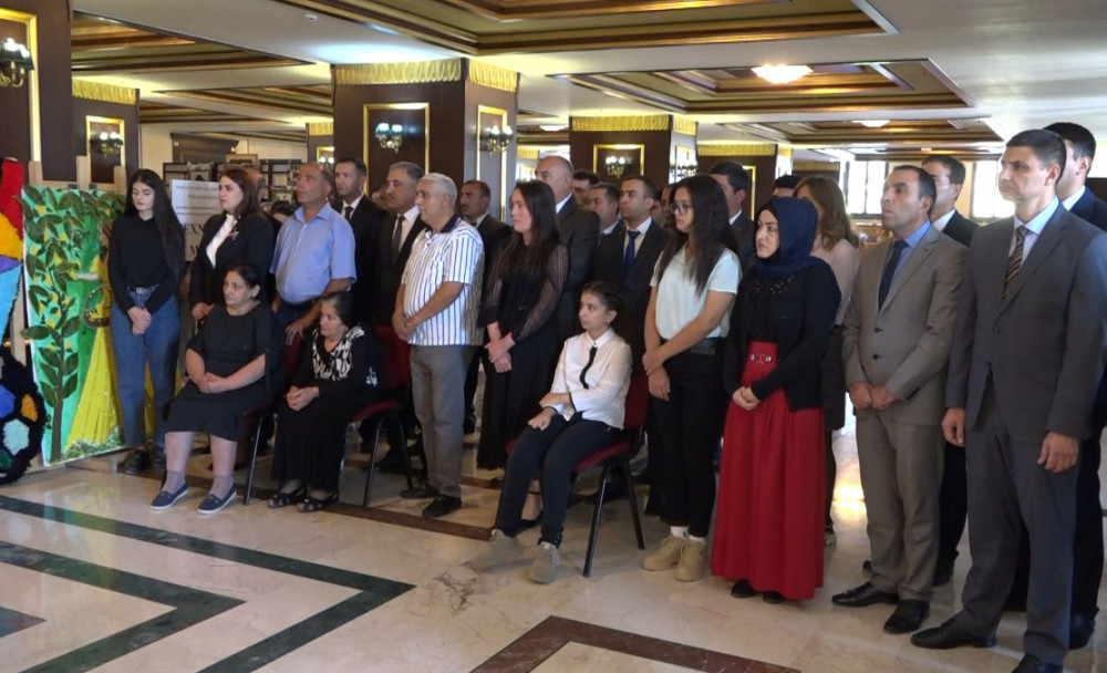 Naxçıvanda məhdud fiziki imkanlı şəxslərin və istedadlı qadınların əl işlərindən ibarət keçirilən sərgi-satış başa çatıb<font color=red> - FOTOLAR</font>
