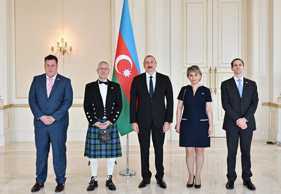 Prezident Britaniyanın yeni səfirinin etimadnaməsini qəbul edib<font color='red'> - YENİLƏNİB</font><font color=red> - FOTOLAR</font>