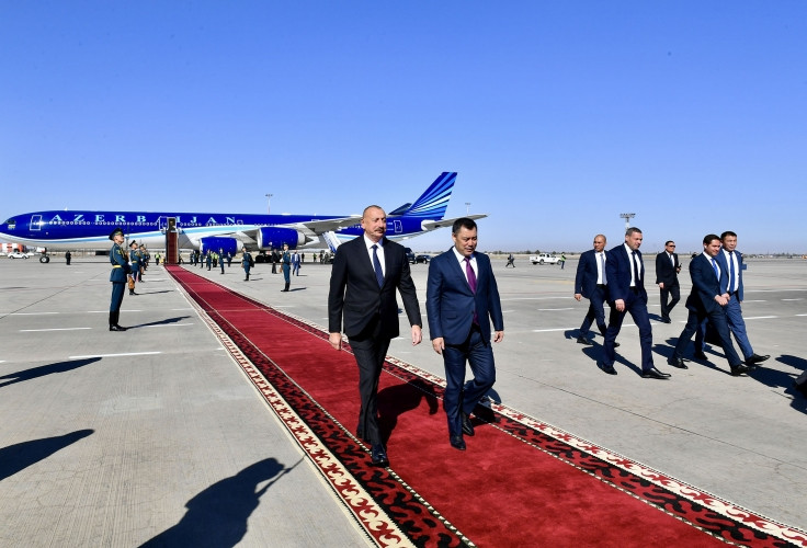 Azərbaycan Prezidenti İlham Əliyev Qırğızıstana dövlət səfərinə gedib<font color=red> - FOTOLAR</font>