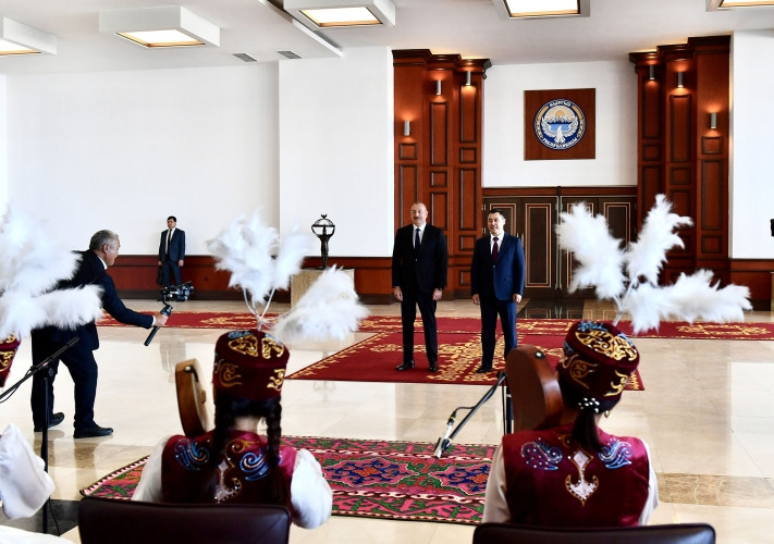 Azərbaycan Prezidenti İlham Əliyev Qırğızıstana dövlət səfərinə gedib<font color=red> - FOTOLAR</font>