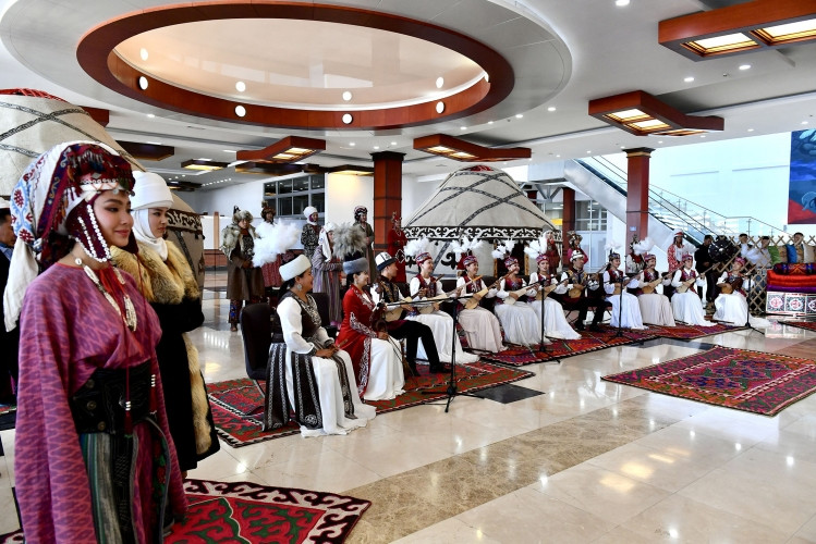 Azərbaycan Prezidenti İlham Əliyev Qırğızıstana dövlət səfərinə gedib<font color=red> - FOTOLAR</font>