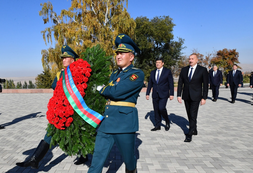 Prezident İlham Əliyev Bişkekdə “Ata-Beyit” Milli Tarixi-Memorial Kompleksini ziyarət edib<font color='red'> - YENİLƏNİB</font><font color=red> - FOTOLAR</font>