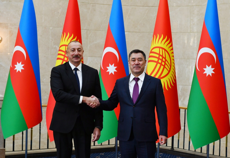 Azərbaycan Prezidenti İlham Əliyevin Bişkekdə rəsmi qarşılanma mərasimi olub<font color=red> - FOTOLAR</font>