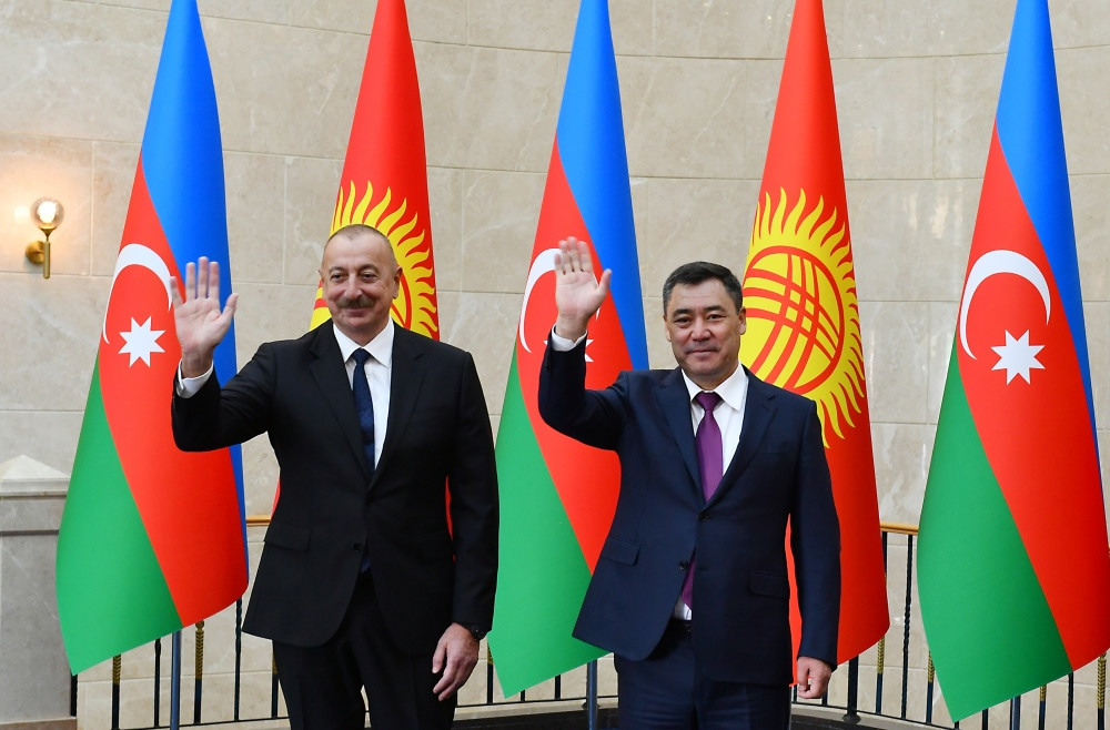 Azərbaycan Prezidenti İlham Əliyevin Bişkekdə rəsmi qarşılanma mərasimi olub<font color=red> - FOTOLAR</font>