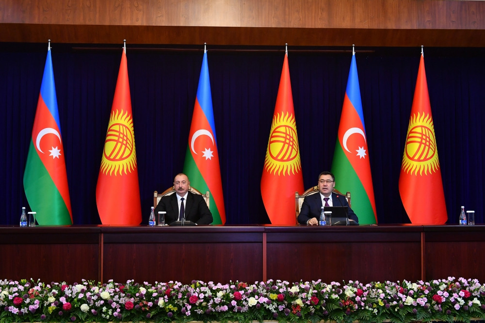 Azərbaycan və Qırğızıstan prezidentləri mətbuata bəyanatlarla çıxış ediblər<font color='red'> - YENİLƏNİB</font><font color=red> - FOTOLAR</font>
