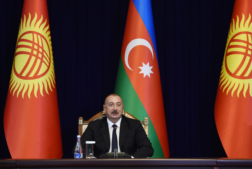 Azərbaycan və Qırğızıstan prezidentləri mətbuata bəyanatlarla çıxış ediblər<font color='red'> - YENİLƏNİB</font><font color=red> - FOTOLAR</font>