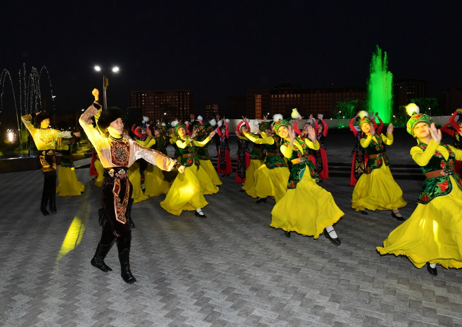 Bişkekdə Qırğızıstan-Azərbaycan Dostluq Parkı açılıb<font color='red'> - YENİLƏNİB</font><font color=red> - FOTOLAR</font>